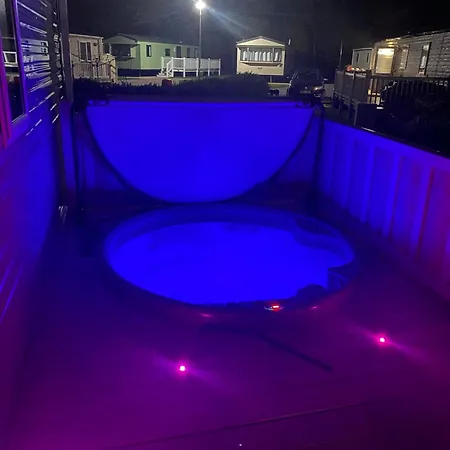 Tattershall Lakes Kingfisher Caravan 8 Berth With Hot Tub & Wifi Exterior photo