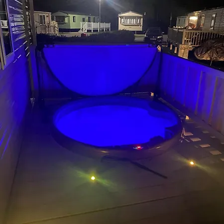Tattershall Lakes Kingfisher Caravan 8 Berth With Hot Tub & Wifi Exterior photo