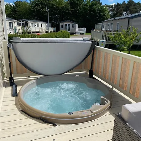 Tattershall Lakes Kingfisher Caravan 8 Berth With Hot Tub & Wifi Exterior photo