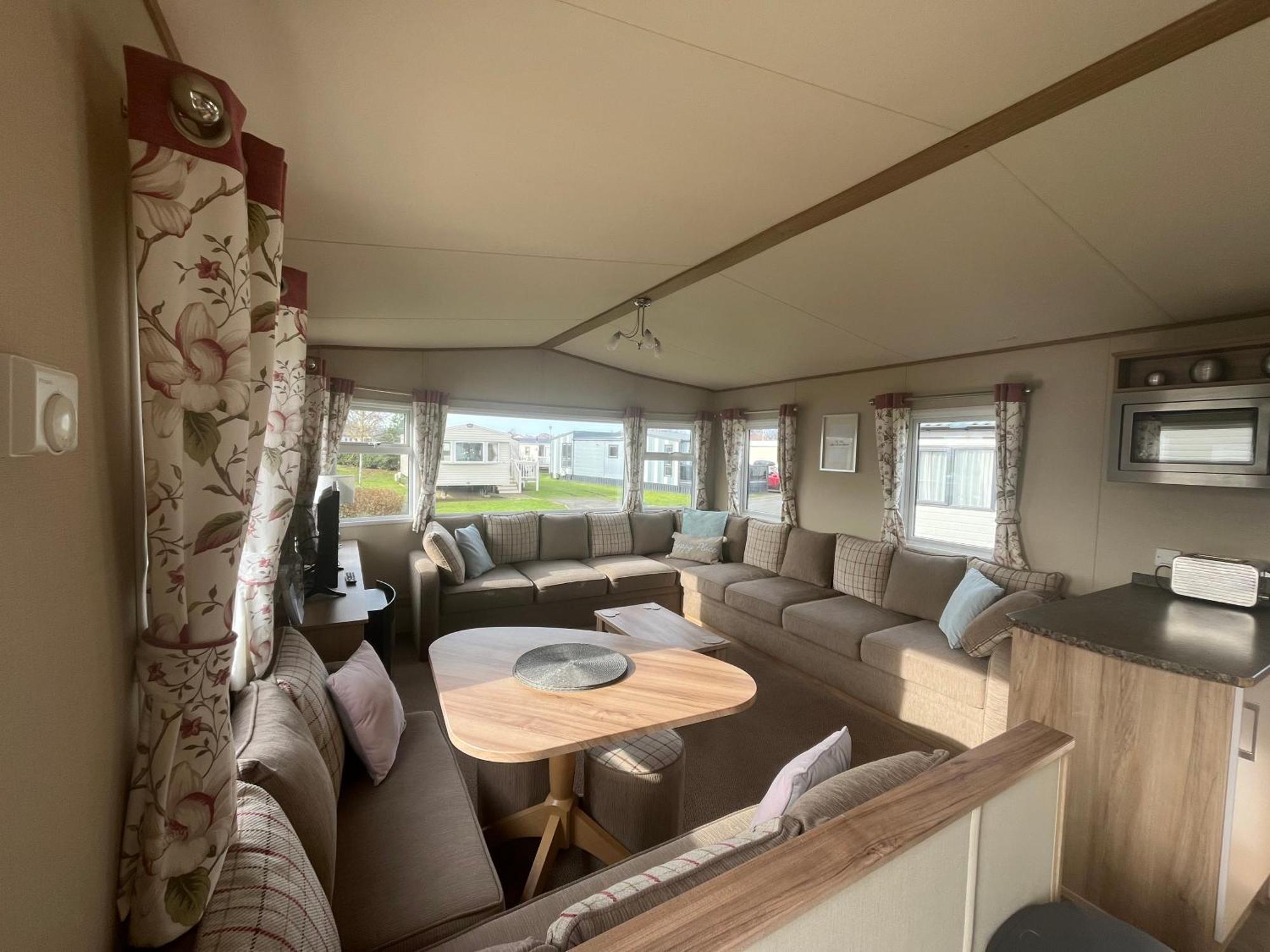 Lakes Kingfisher Caravan 8 Berth With Hot Tub & Wifi Apartment *