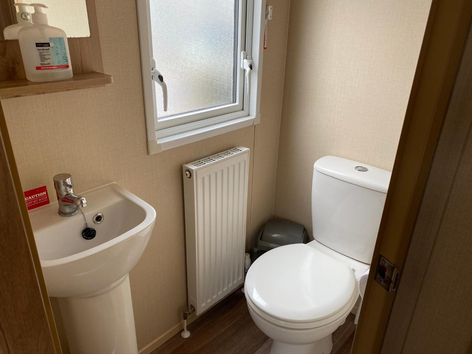 Lakes Kingfisher Caravan 8 Berth With Hot Tub & Wifi Apartment Tattershall
