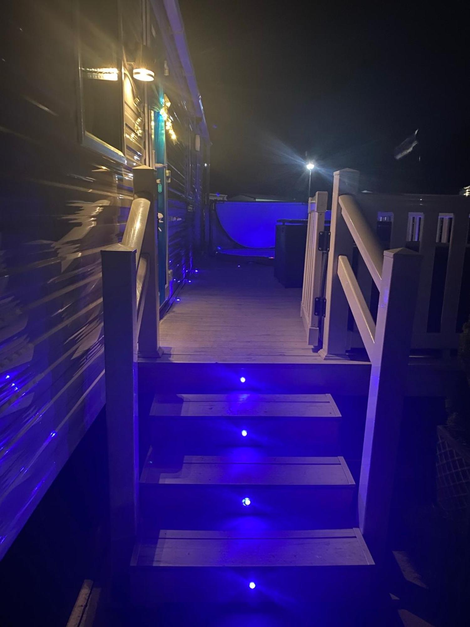 Lakes Kingfisher Caravan 8 Berth With Hot Tub & Wifi Apartment