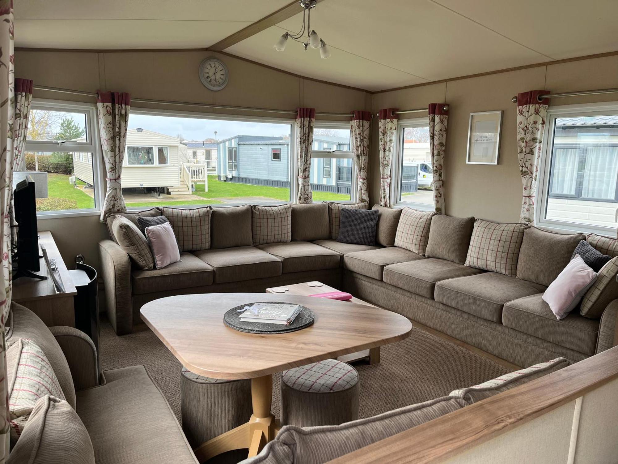 Lakes Kingfisher Caravan 8 Berth With Hot Tub & Wifi *