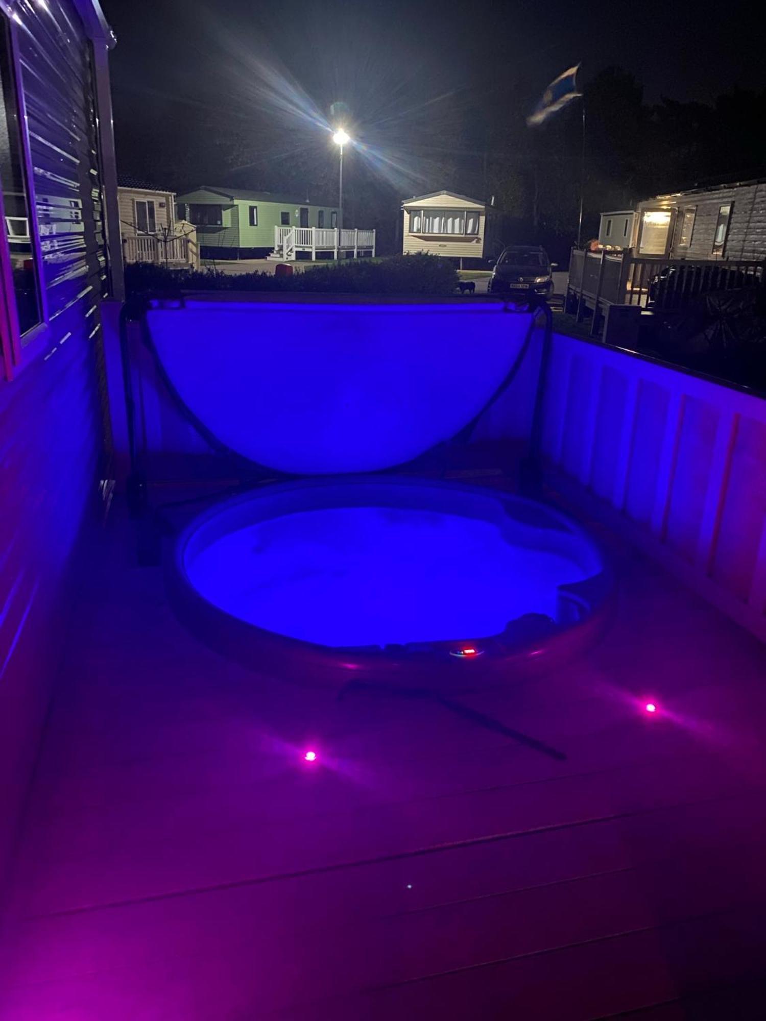 Apartment Lakes Kingfisher Caravan 8 Berth With Hot Tub & Wifi *
