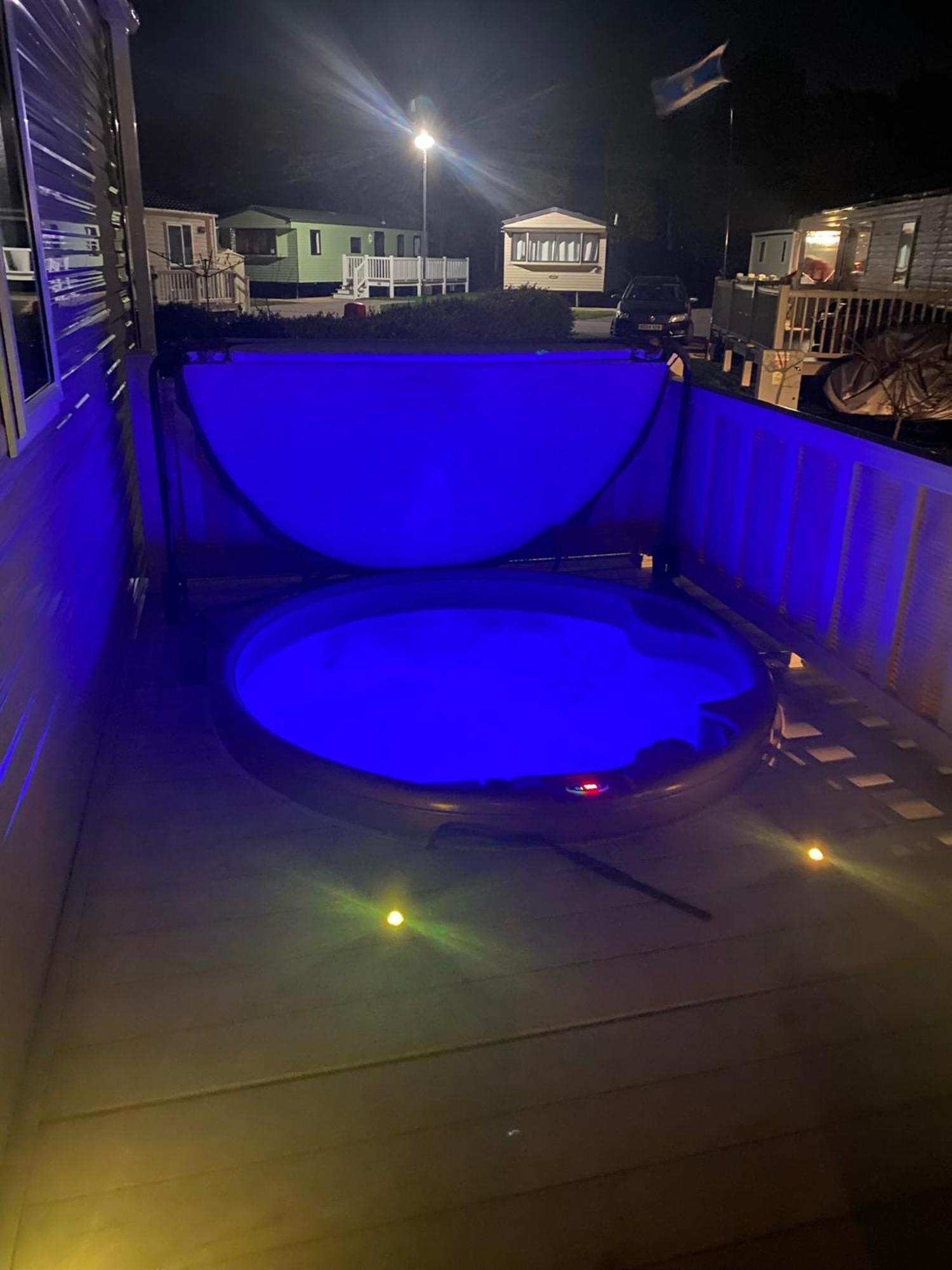 Apartment Lakes Kingfisher Caravan 8 Berth With Hot Tub & Wifi *