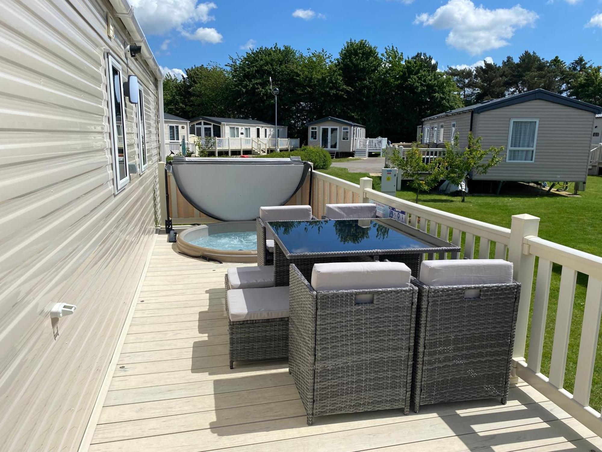 Lakes Kingfisher Caravan 8 Berth With Hot Tub & Wifi * Tattershall